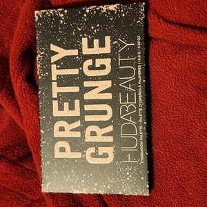 (NEW) Huda Beauty Pretty Grunge